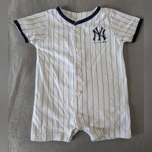 New York Yankees Baby Romper - White & Navy -6-9 Months